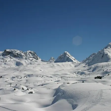 Madame Les Du Praz