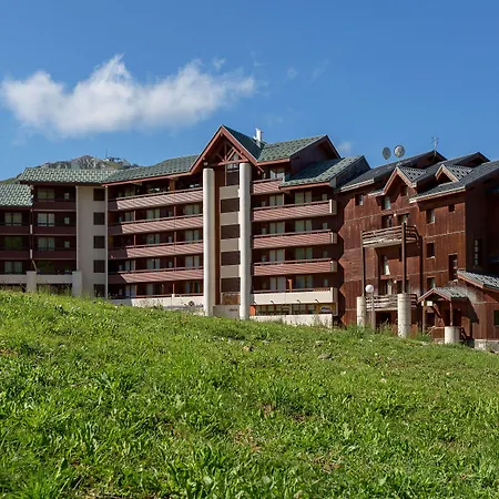 Madame Les Du Praz *