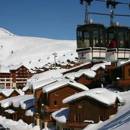 Madame Les Du Praz *