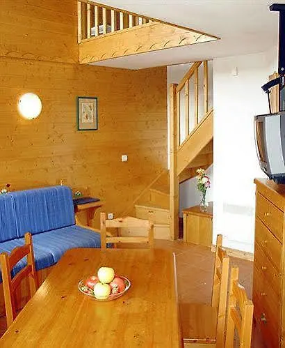 Madame Les Du Praz *