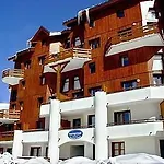 Madame Les Du Praz