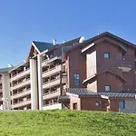 Madame Les Du Praz *