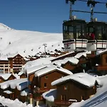Madame Les Du Praz *