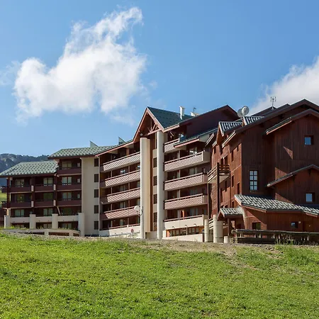 Madame Les Du Praz *