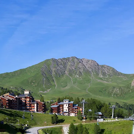 Madame Les Du Praz *