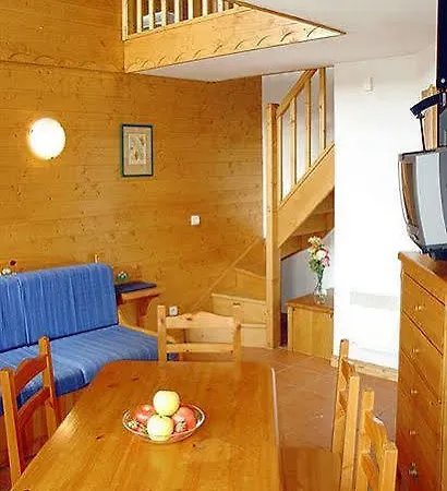 Madame Les Du Praz *