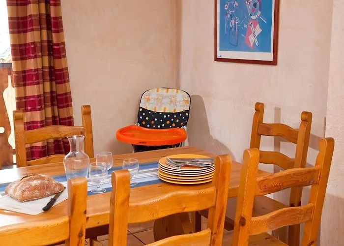 Madame Les Du Praz *